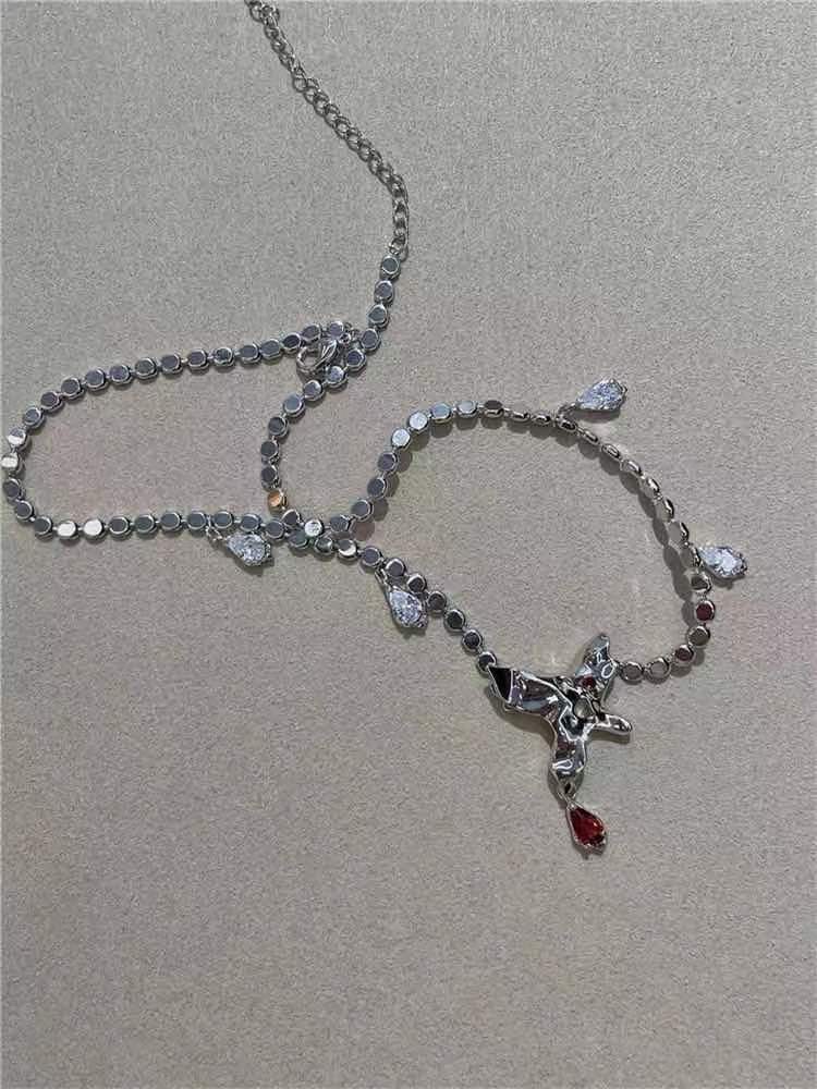 The SOUNDER WANG Butterfly Series Zircon water drop necklace is a niche design for women, exuding a sense of sophistication and ethereal individuality detail image 2