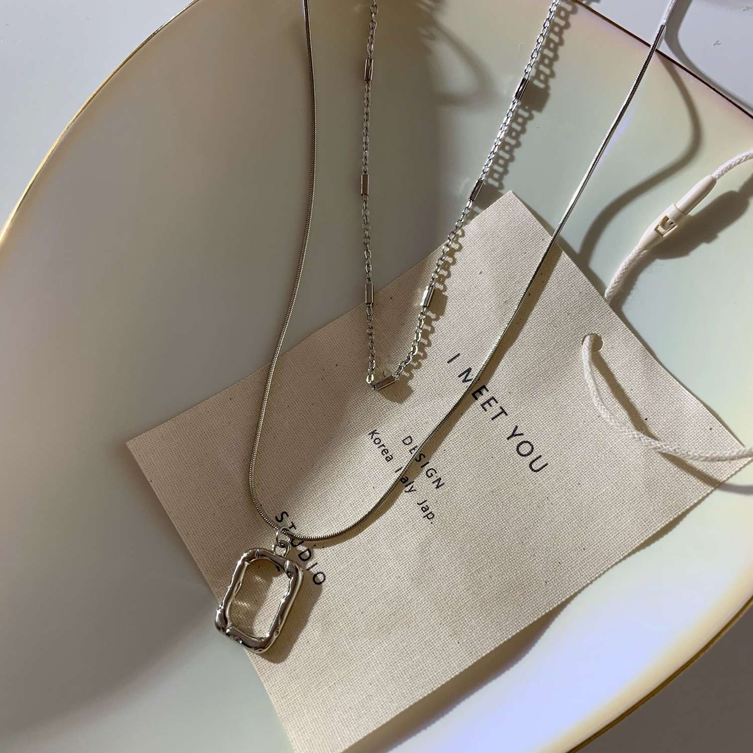 The new geometric square double-layer necklace for women's summer in 2021, with a niche design sense on Instagram, is versatile and a trend of layering collarbone chains Specification image