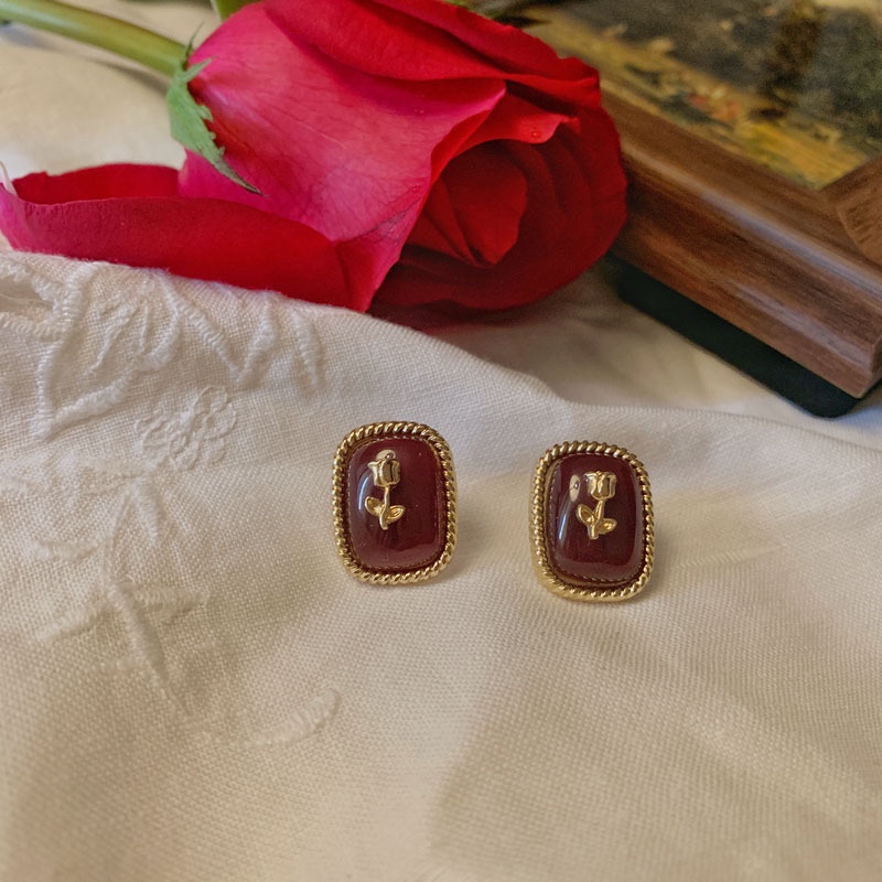 Dark red drops of oil, three-dimensional roses, vintage stud earrings.