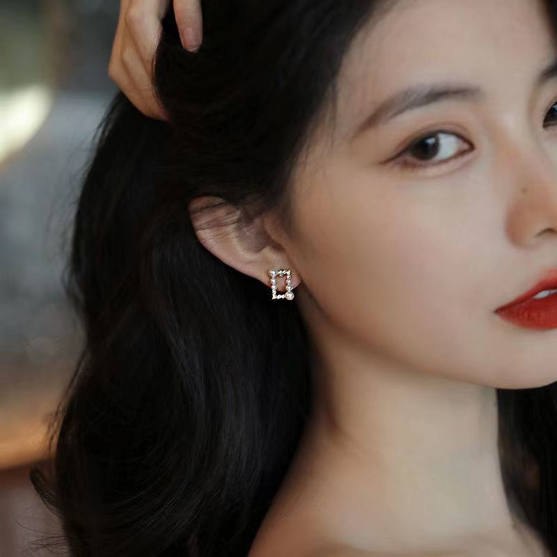 方形珍珠耳钉简约小巧耳环高级感轻奢夏季耳钉女2021年新款潮耳饰