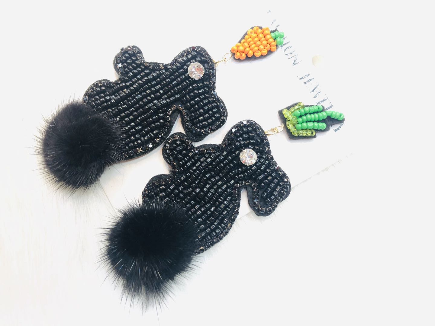 The "Little Rabbit Eating Radish Earrings" from the 925 Silver Needle Rice Bead series, which are fashionable, elegant, cute and anti-allergy, are the same style as Internet celebrities. Female, No. 0723-100 detail image 2