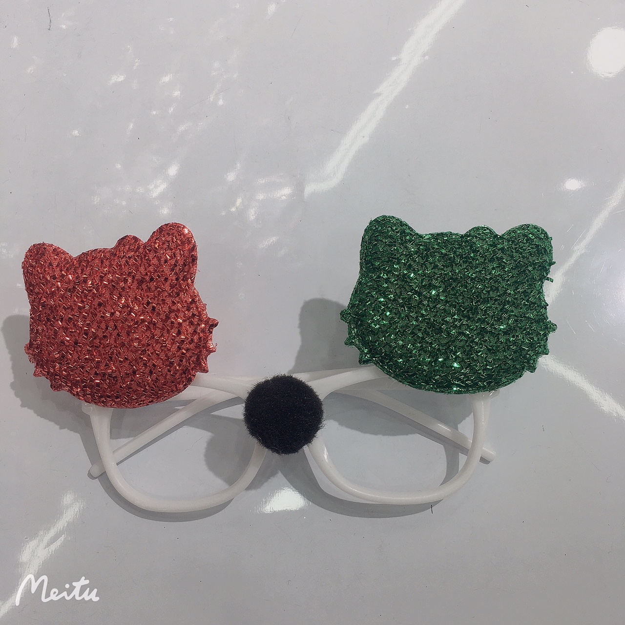 Shiny silk cat-head glasses