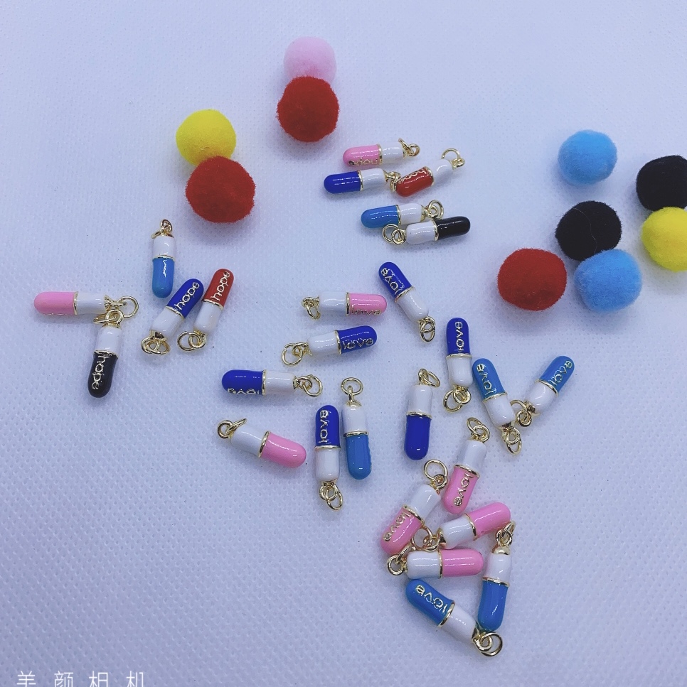 Three-dimensional cylindrical pendant