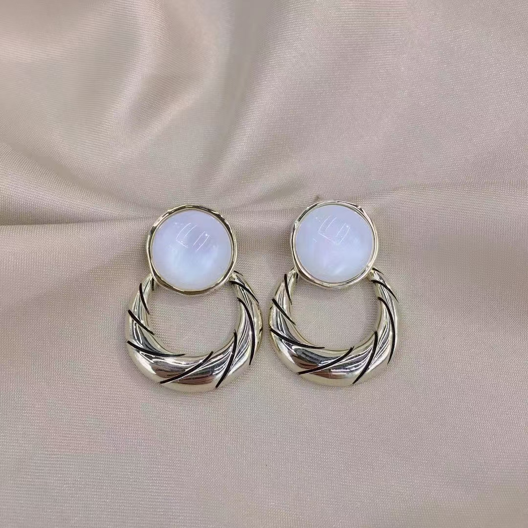 s925 Silver needle retro Hong Kong-style stud earrings, Korean simple and elegant trendy earrings that are popular on the Internet