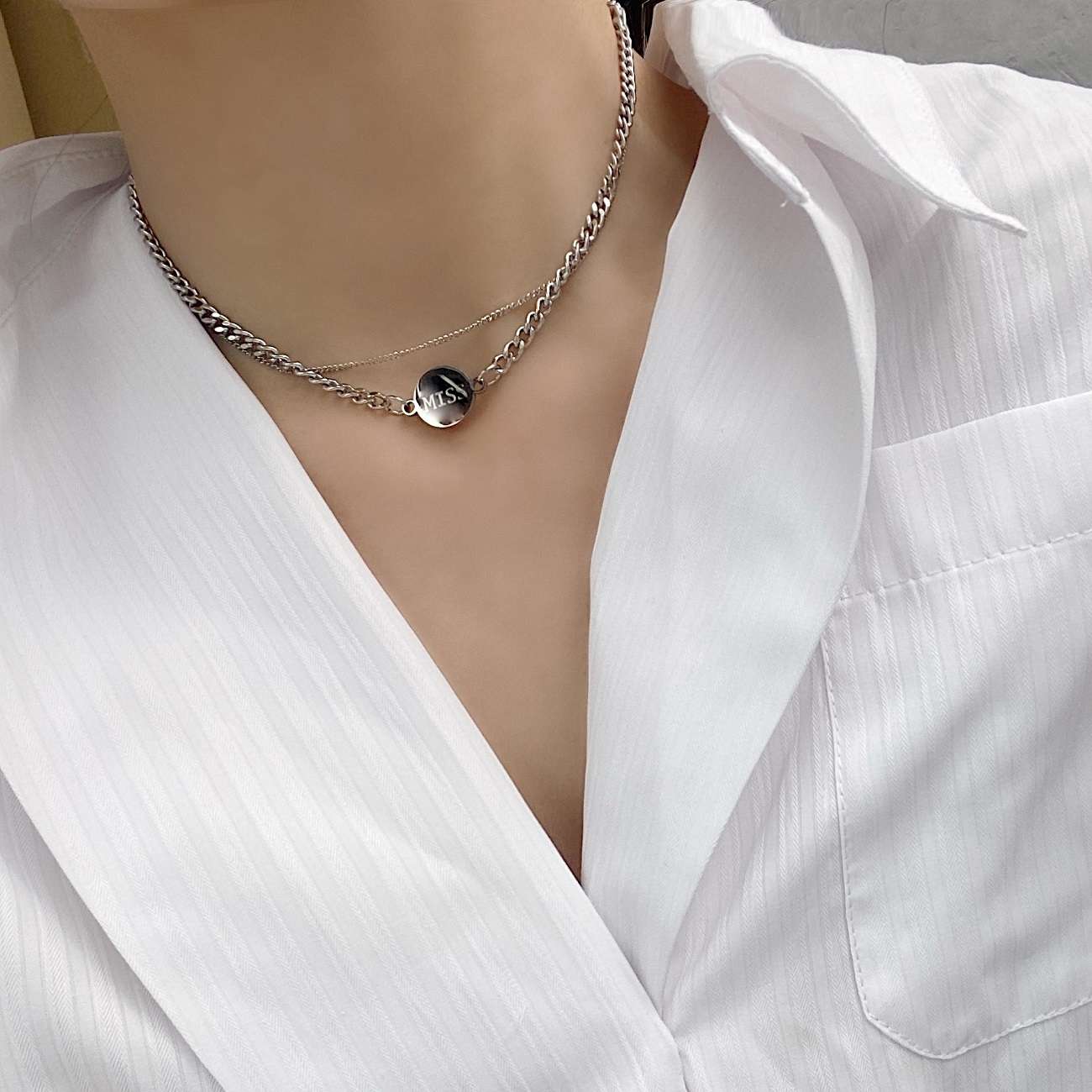 The "Korean and Korean Cold Style" double-layered round plate MISS titanium steel necklace with a niche design sense for both men and women is a trend of popular collarbone chains details Picture