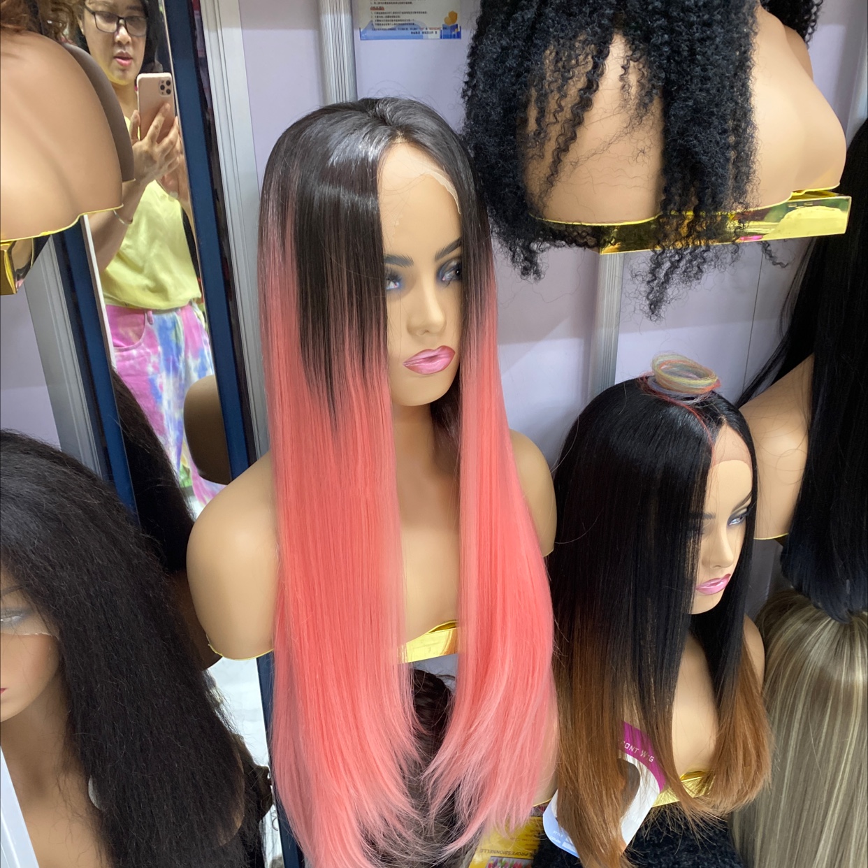 Straight hair in color Specification image
