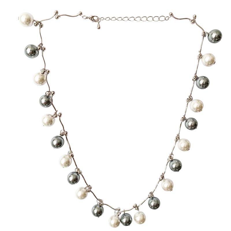 A retro gray and white pearl short necklace designed by a niche designer in the Korean style, a popular collarbone chain for women details Picture