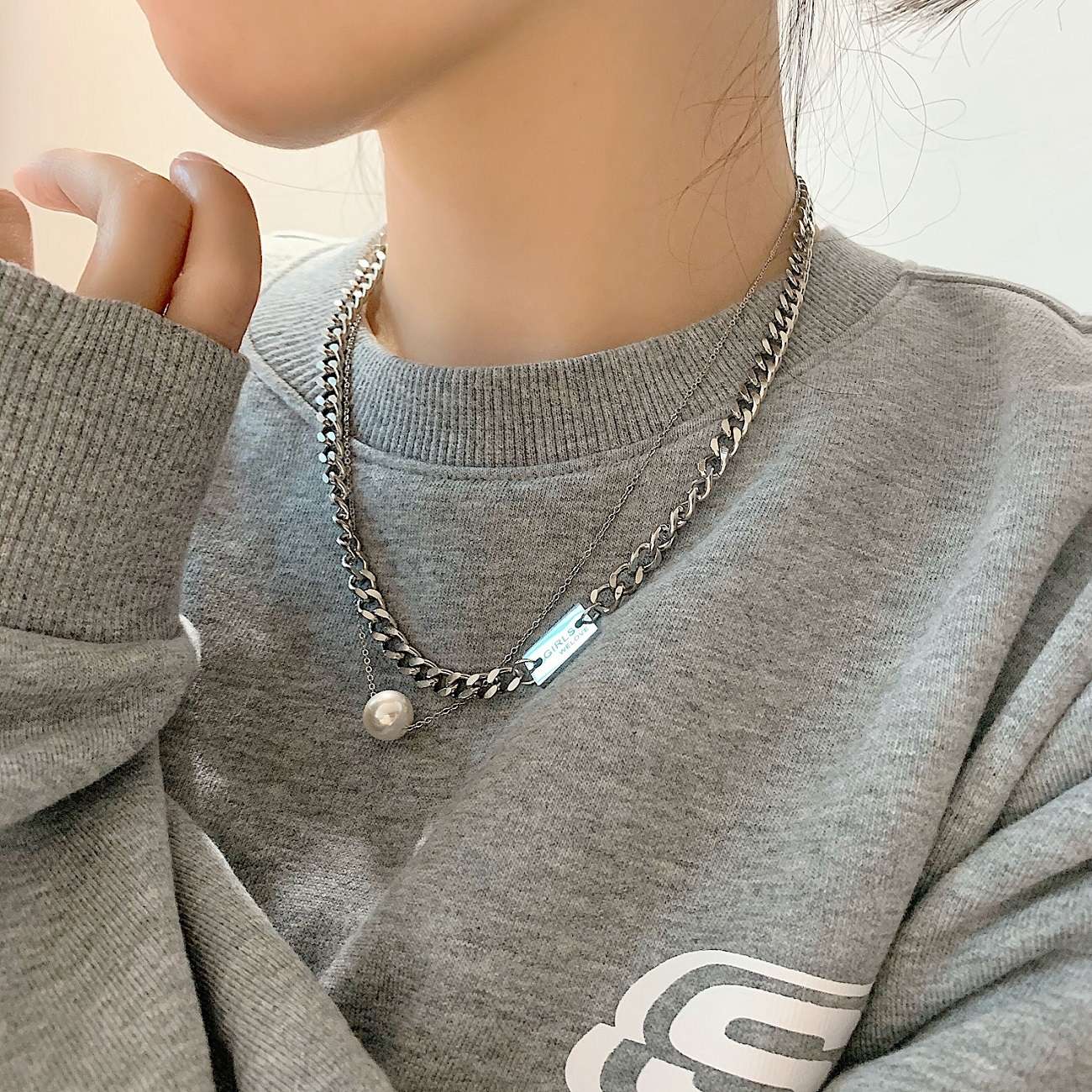 European and American personalized chain necklace for women that doesn't fade, Instagram hip-hop double-layer letter brand, niche double-layer stacked collarbone chain details Picture