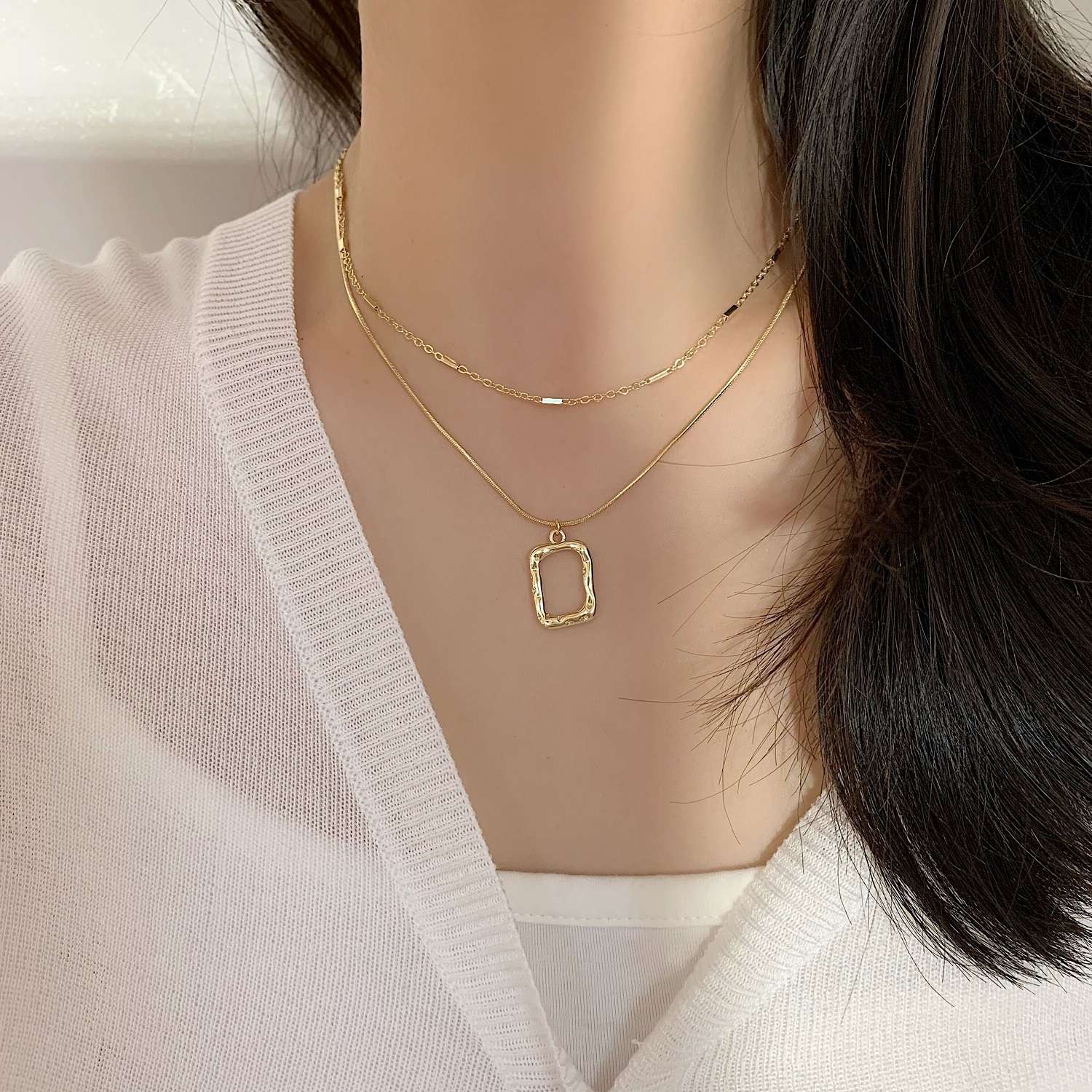 The new geometric square double-layer necklace for women's summer in 2021, with a niche design sense on Instagram, is versatile and a trend of layering collarbone chains Application Scenario