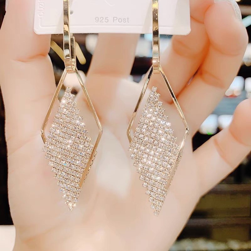 High-end geometric diamond-shaped earrings with full diamonds, 2020 new trend 925 silver needle, Korean style, simple and trendy earrings