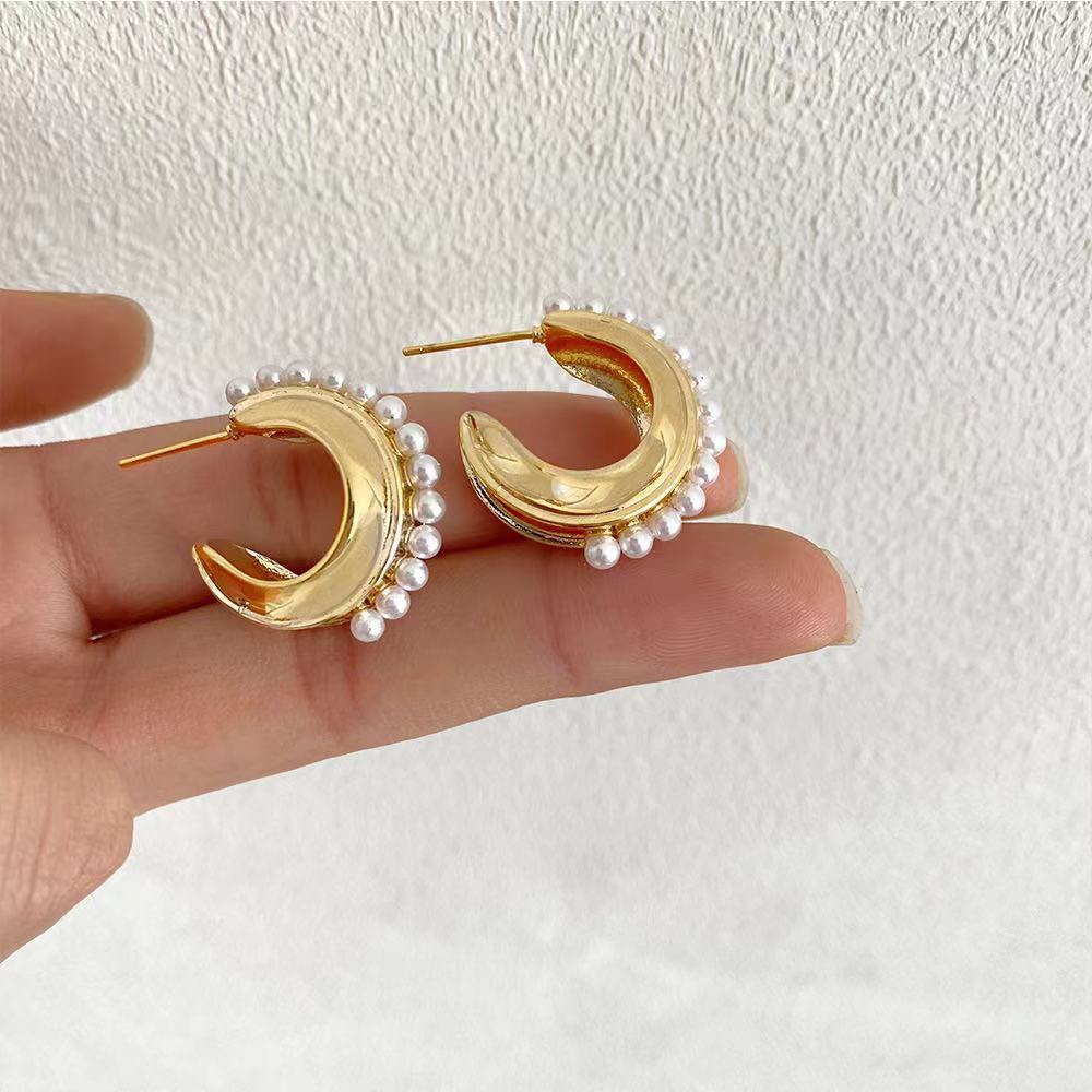 Metal C-shaped millet beads vintage ear loops, French style.