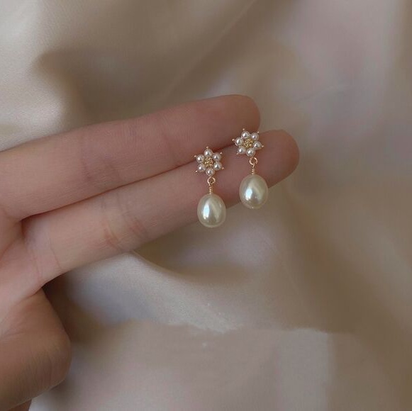 Flower pearl drop earrings, natural charm, French style.