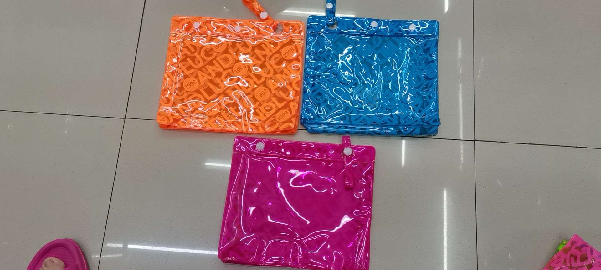 Mesh hand-held file bag detail image 3
