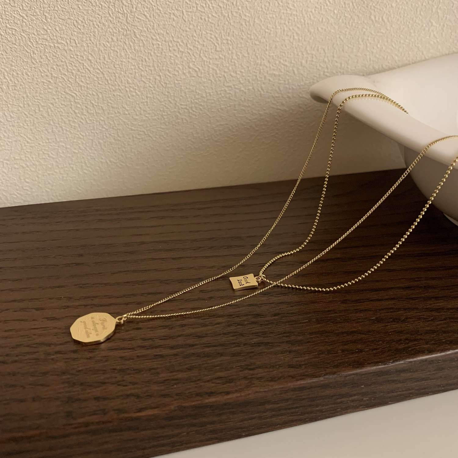 The non-fading letter brand double-layer layered necklace is a niche design for women with a cold and elegant style on Instagram. It is a collarbone chain details Picture