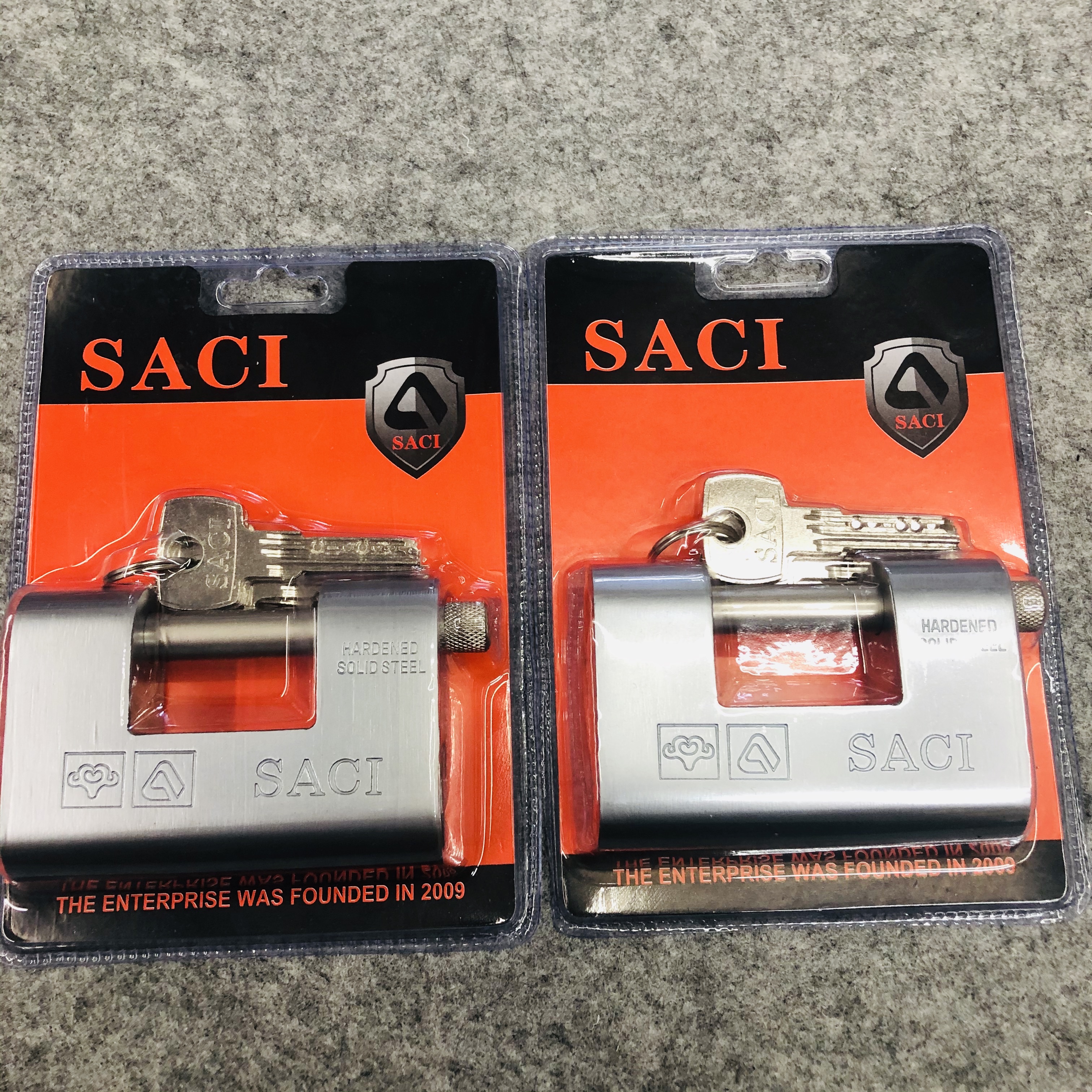 SACI large rounded corner 94MM giant iron lock detail image 4