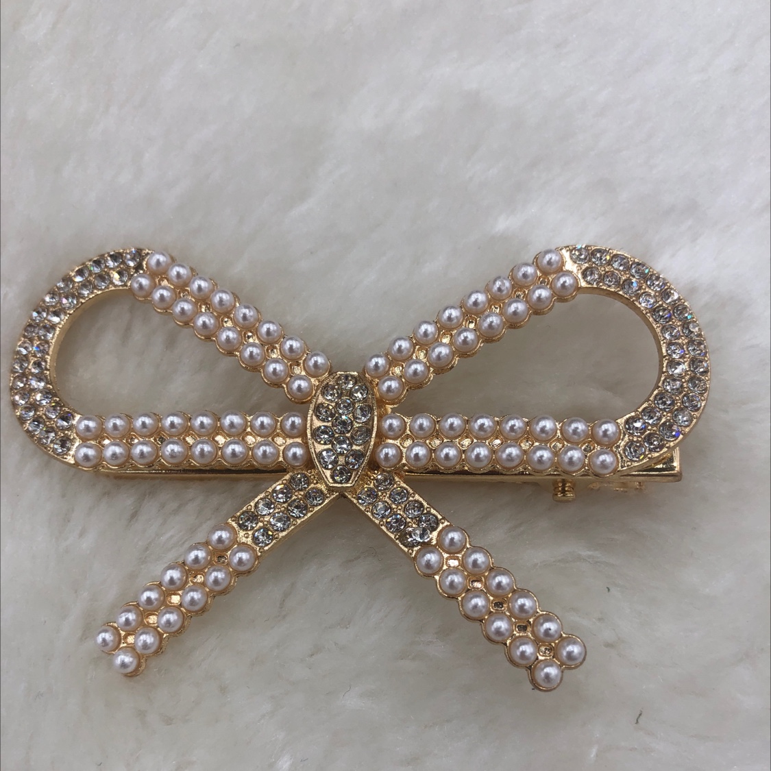 Pearl bow tie bobby pin hair clip