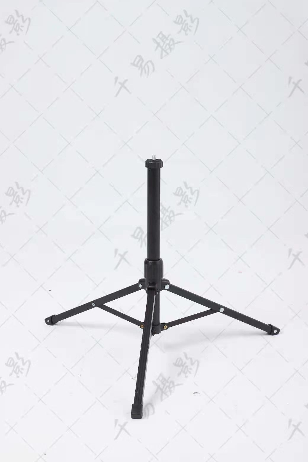 Tripod, tripod, mobile phone fill light stand, photography stand, live streaming stand, Z02 aluminum alloy stand Application Scenario