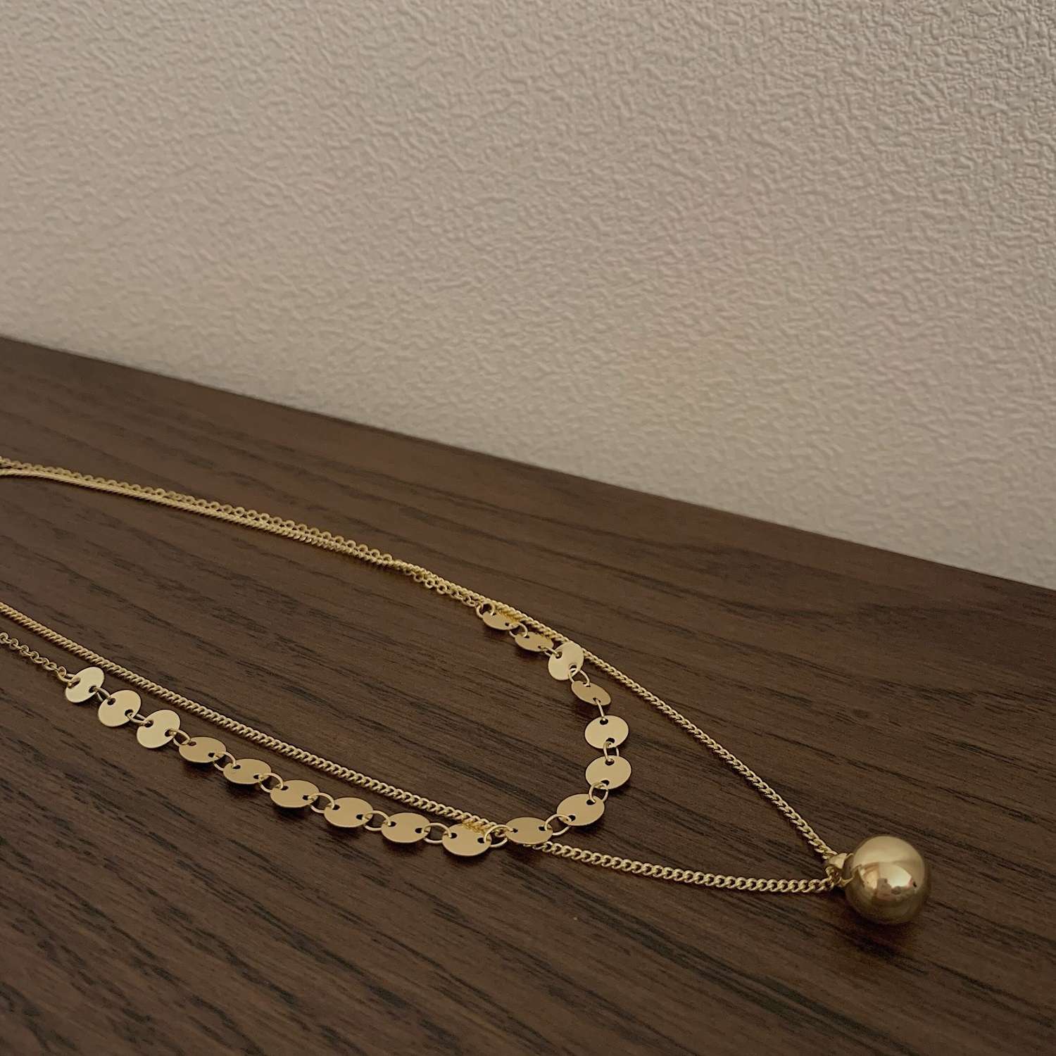 A high-end, light luxury sequined ball double-layer necklace, a niche design for women, an ins cold style collarbone chain and necklace accessory Application Scenario