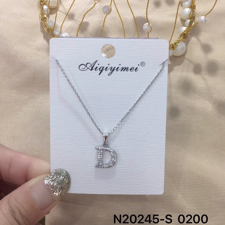 Personalidad letra D collar