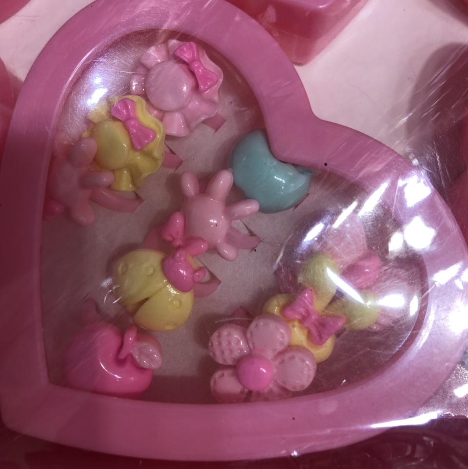 10 light-colored rings for children