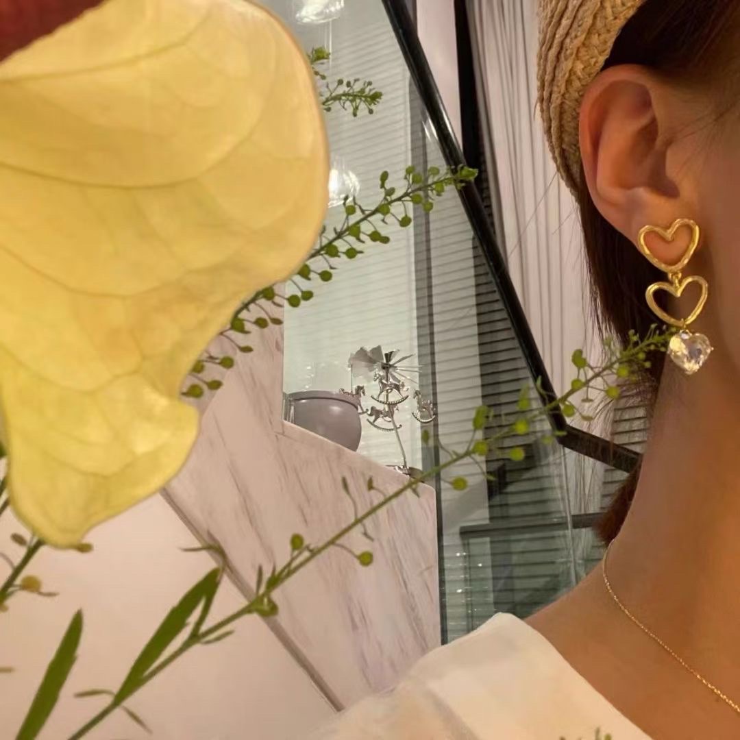 JolieJuly's matte metal heart-shaped diamond pendant earrings and earrings from South Korea are simple and elegant long styles detail image 2