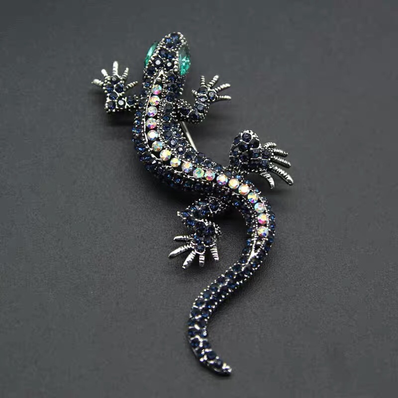 Green million gecko brooch