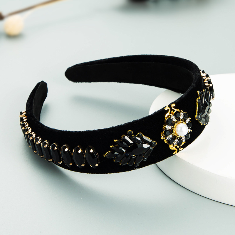 European and American creative and personalized diamond-shaped colored rhinestone headband Application Scenario