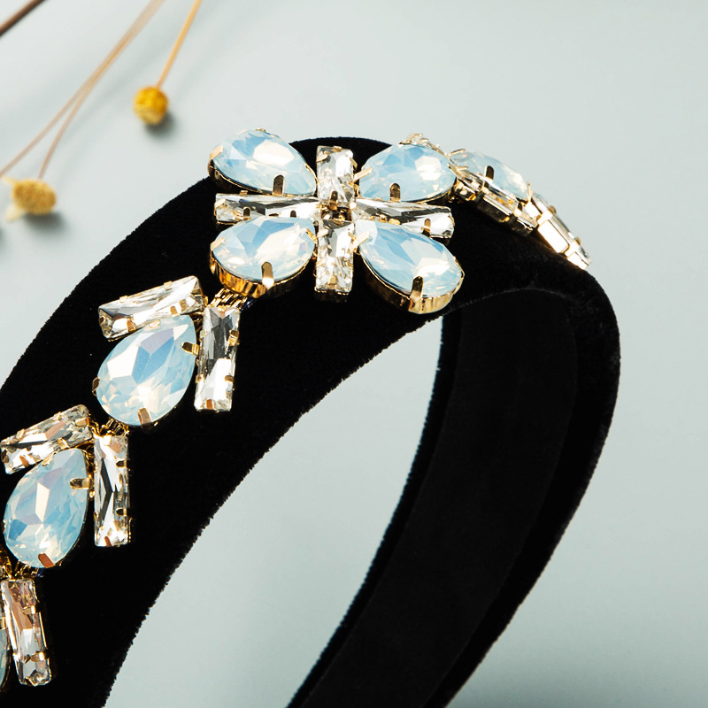 Personalized teardrop-shaped glass diamond accessory flower fashion and elegant headband Specification drawing