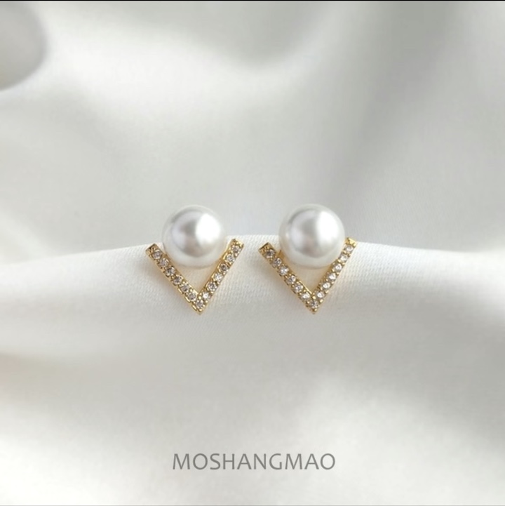 Stud earrings A50