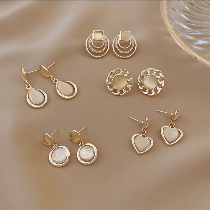 Stud earrings A55