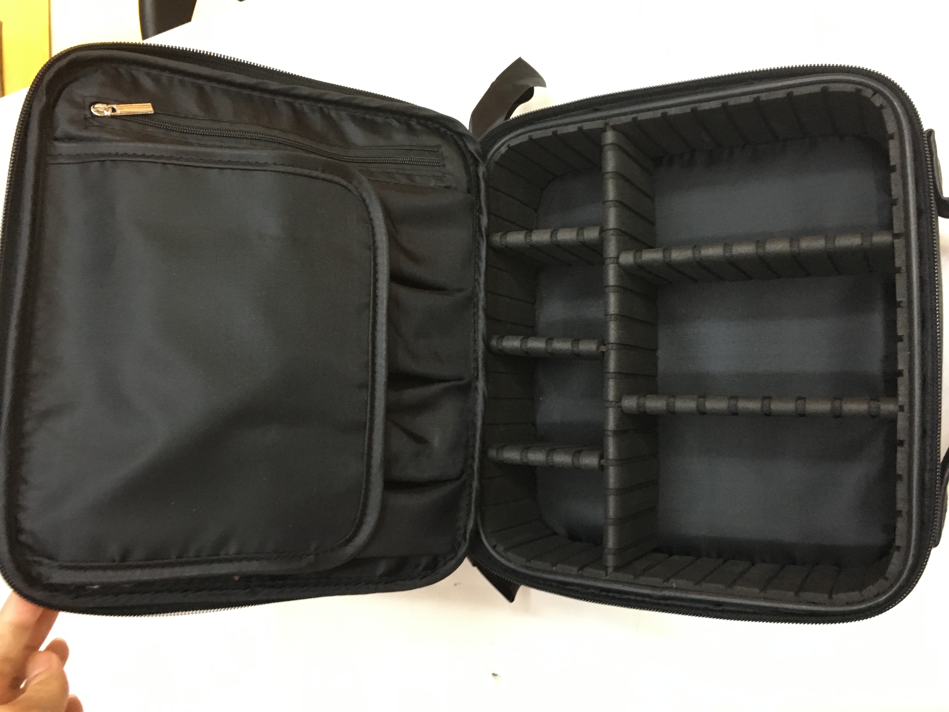 黑色专业化妆包便携大容量，可拆卸多功能化妆包详情5