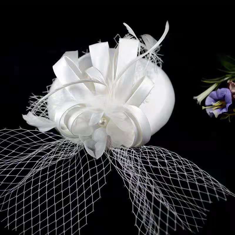 Yiwu Jialan's new toasting dress, a netted top hat headpiece, features a British retro style white top hat