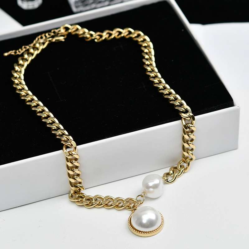 Korean exaggerated golden thick chain large pearl women's iron chain sweater and chain sweatshirt are fashionable and versatile for European and American trendsetters and Internet celebrities details Picture