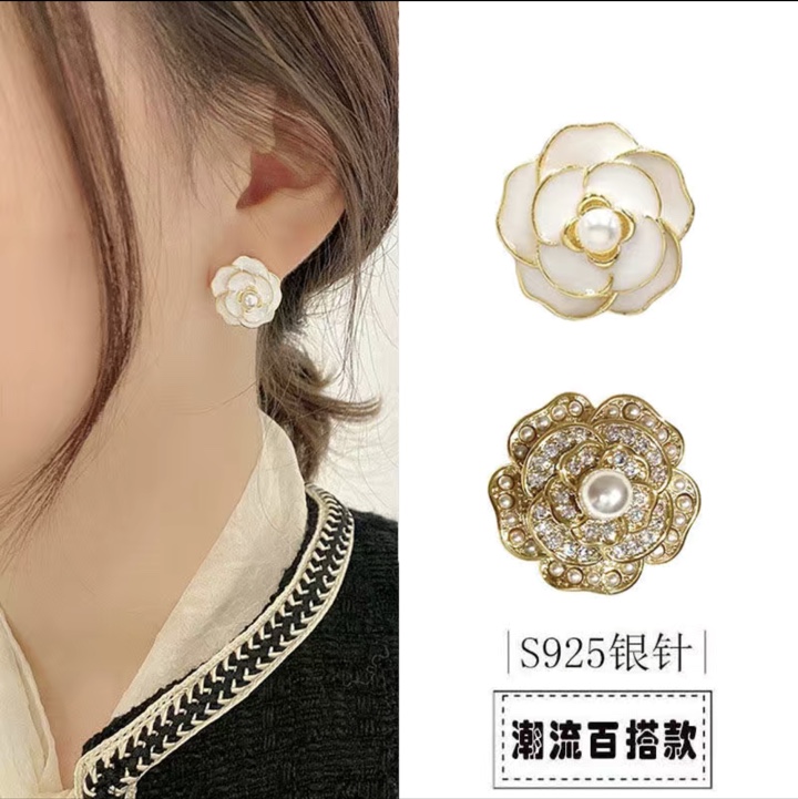 Stud earrings A29
