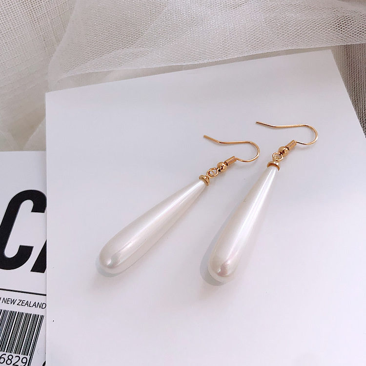 Yuna Accessories A-130 Japanese, Korean, European and American exquisite, luxurious, elegant, individual and fashionable long pearl ear hooks Application Scenario