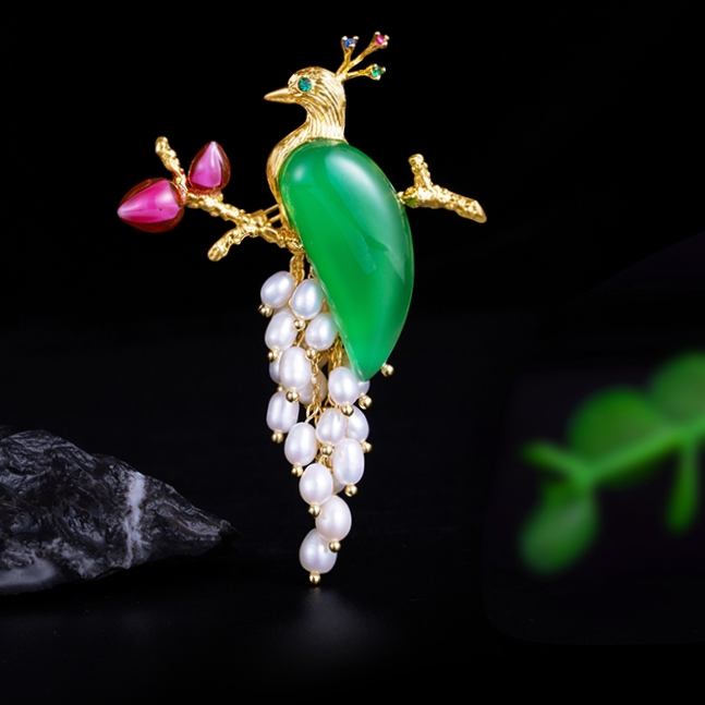 Emerald brooch