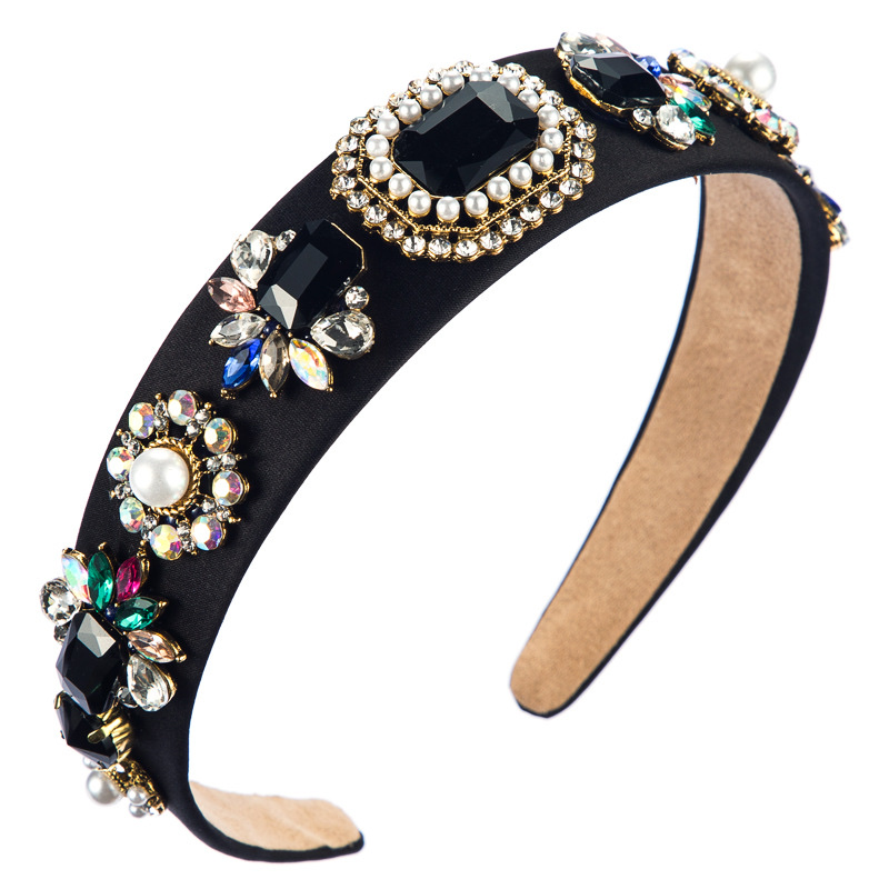 Baroque court-style pearl-encrusted glass diamond hair band Application Scenario