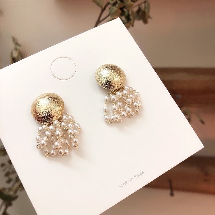 Millet beads chain metal wind earrings, French style.