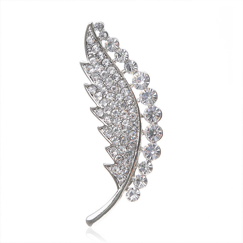 Ladylike temperament Flash Diamond Leaf Brooch ladies simple everything with corsage pin sweater coat Autumn and winter accessories
