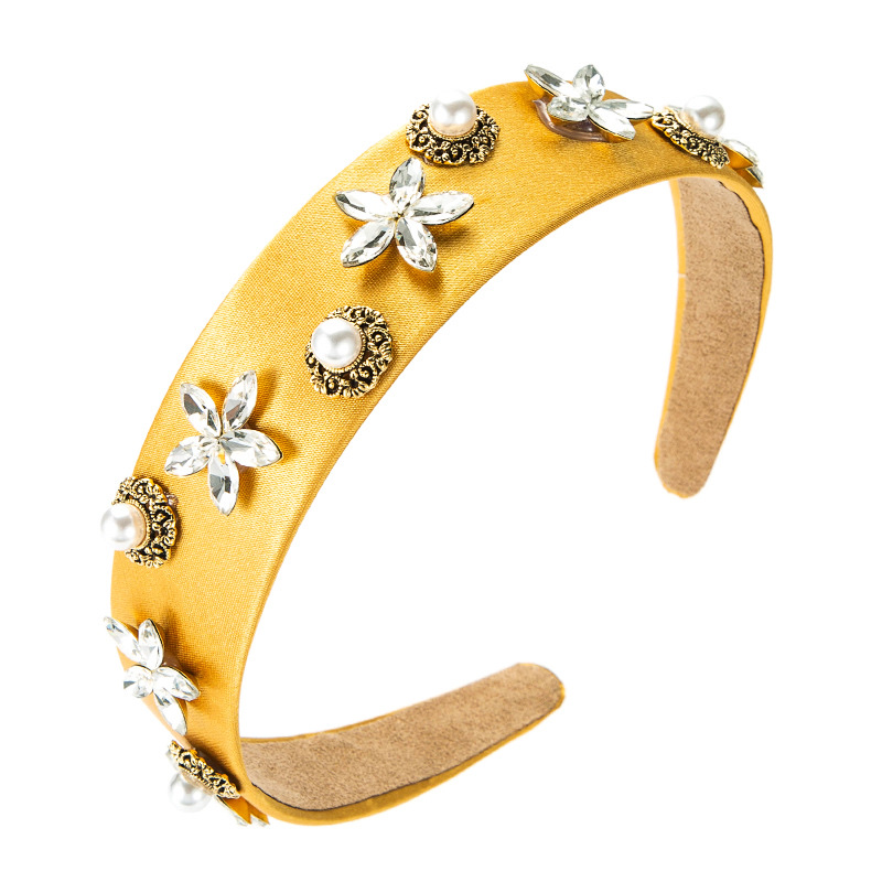 European and American fashion trend pearl rhinestone garland retro court-style wide-edge headband Application Scenario