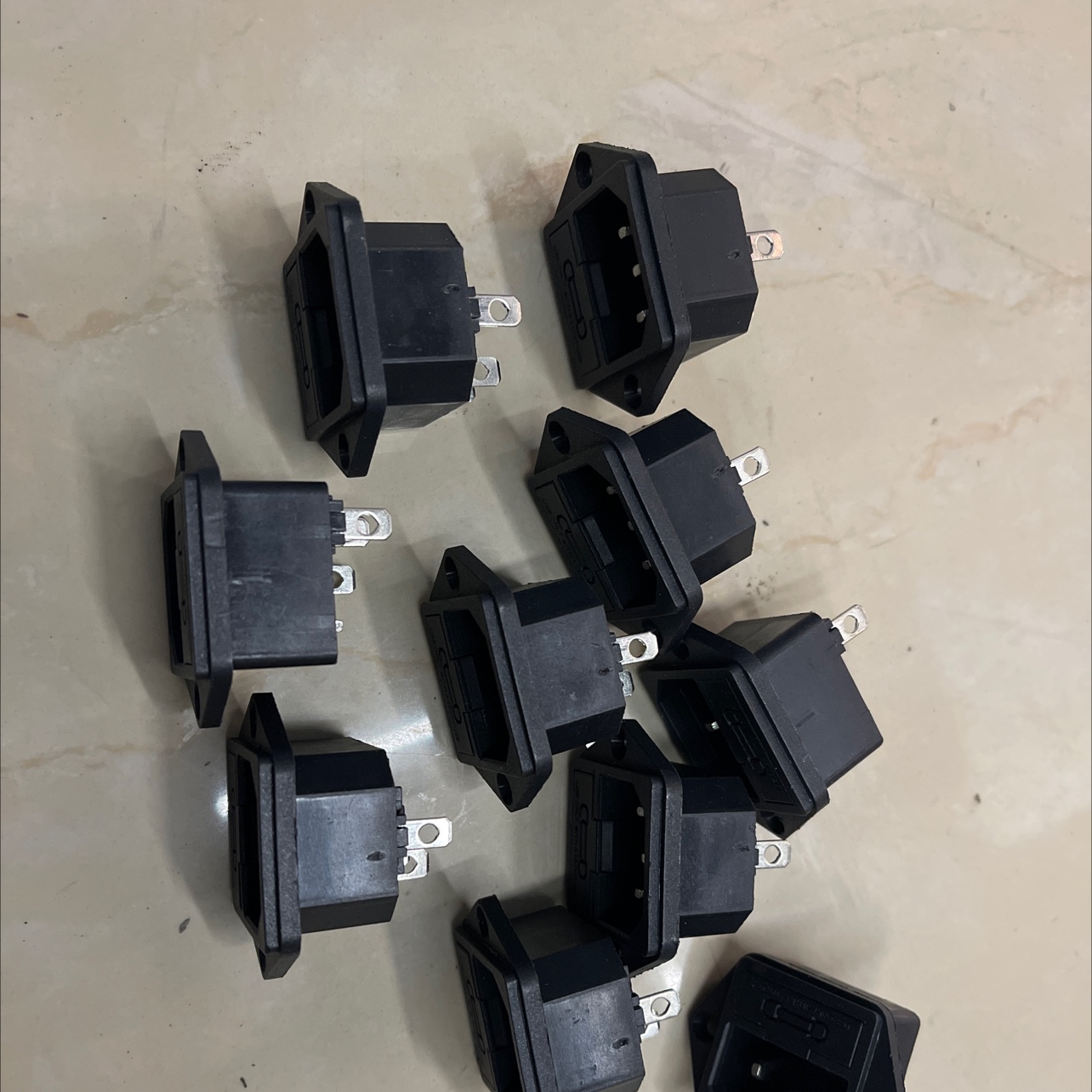 电源线接头产品图