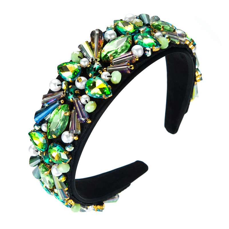 Elegant crystal pearl Baroque style diamond-encrusted fashionable headband Application Scenario