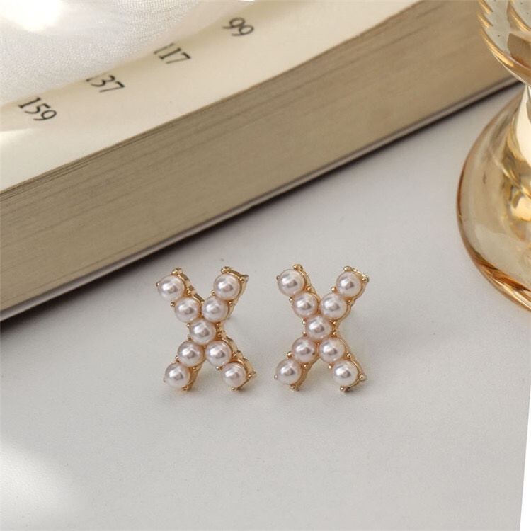 Korean version fashion small personality network red tide gas small fresh earrings