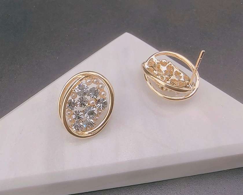 Earrings, stud earrings, trendy girls, fresh and elegant, niche design sense, small earrings, Japanese and Korean style, anti-allergy details Picture