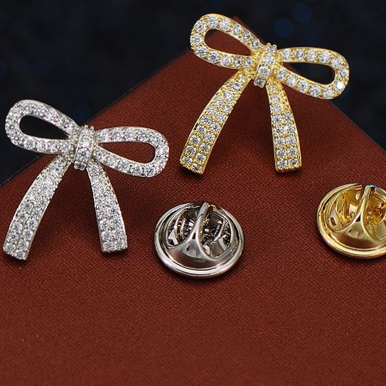Small bow tie pin