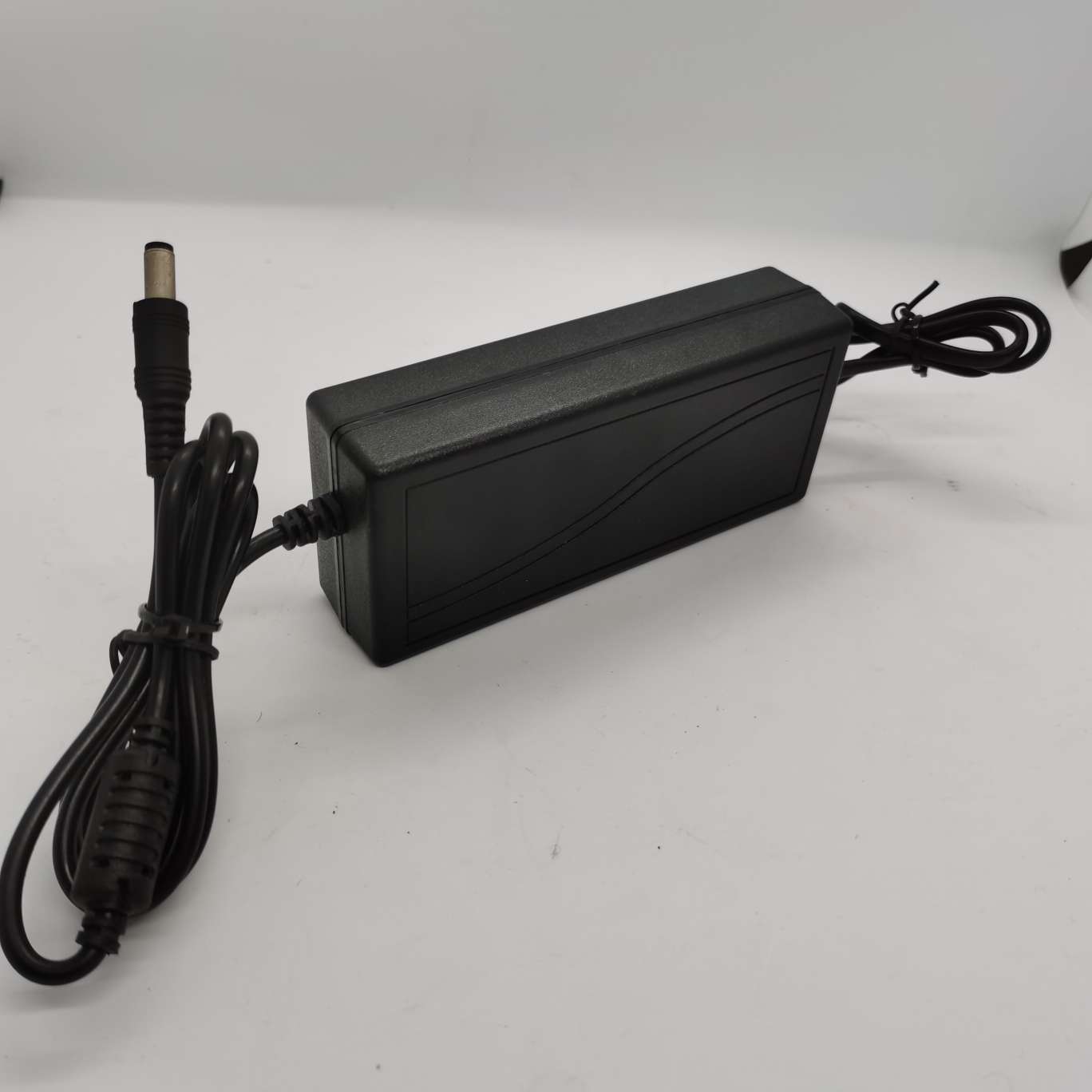 外贸热销LED电源适配器12V4A 48W 安防监控适配器/开关电源详情5
