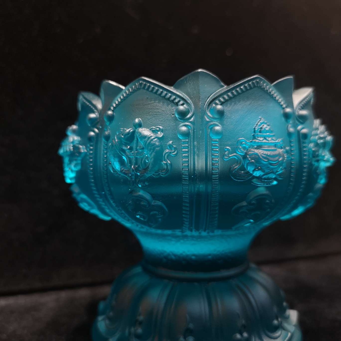 Glass Seven Color Lotus Eight Auspicious Holy Water Cup details Picture
