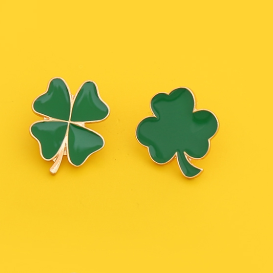Green leaf brooch