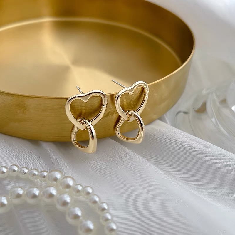 Simple, compact and exquisite design summer shining romantic and luxurious earrings details Picture