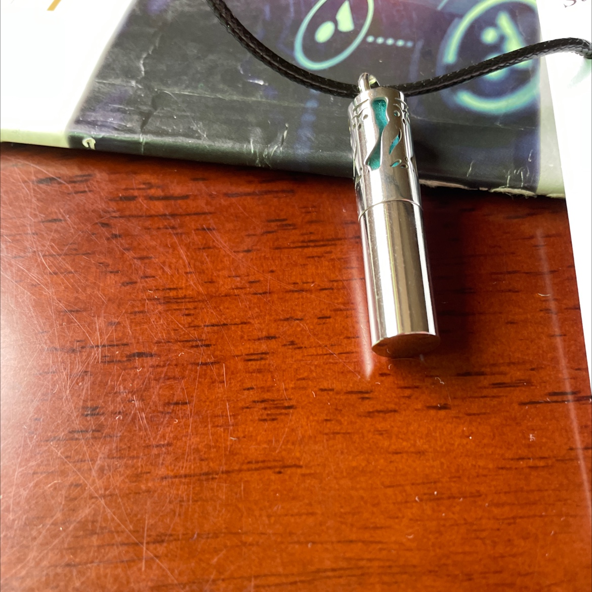 Stainless steel 3-section perfume and aromatherapy pendant E details Picture